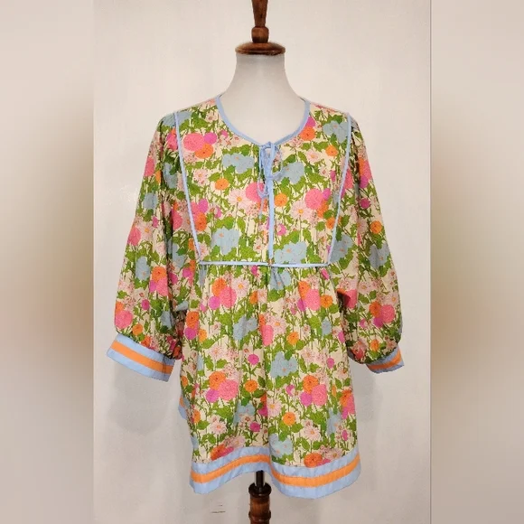 FLUFFY FLORAL BLOUSE - Picture 1 of 8